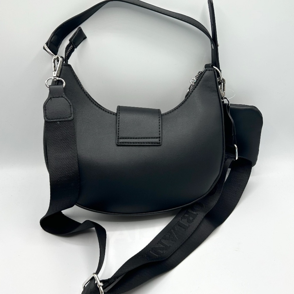 NWT Valentino Orlandi Crescent Shape
Shoulder MSRP $240 🔥🔥🥇🥇 - Picture 2 of 3